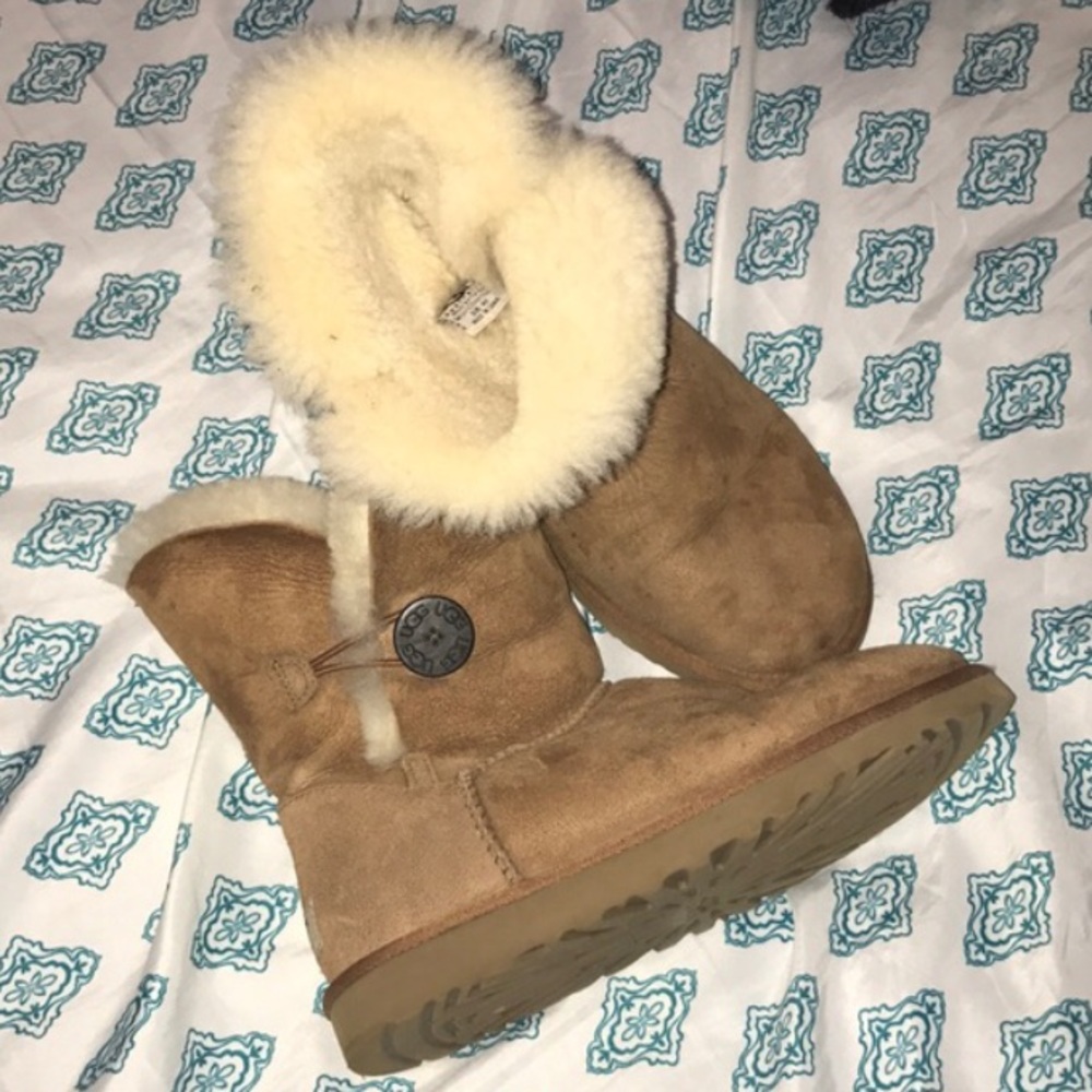 Women’s short bailey button Uggs